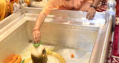 श्रावण मास पर मुख्यमंत्री योगी ने किए बाबा विश्वनाथ के दर्शन-पूजन